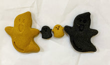 Load image into Gallery viewer, Halloween BIG GHOSTS &amp; little ghosts Cookies (for Dogs)
